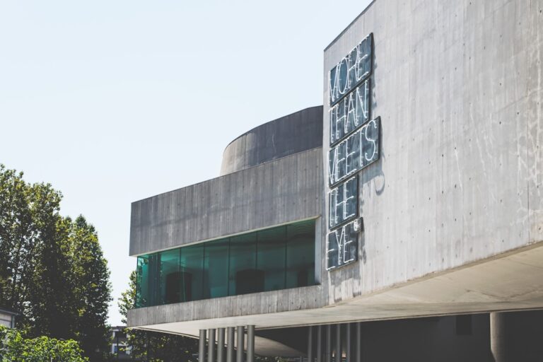 Koła naukowe na uczelni – dlaczego warto w nich uczestniczyć?